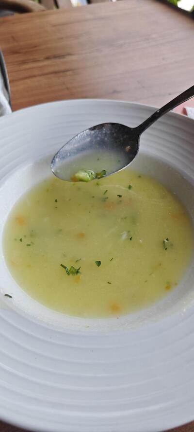 Pulëbardha Bay & Restaurant