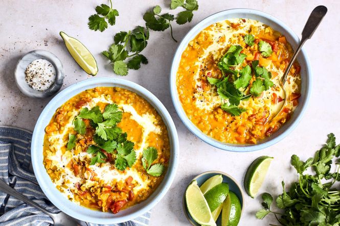 Lentils coconut green curry stew 